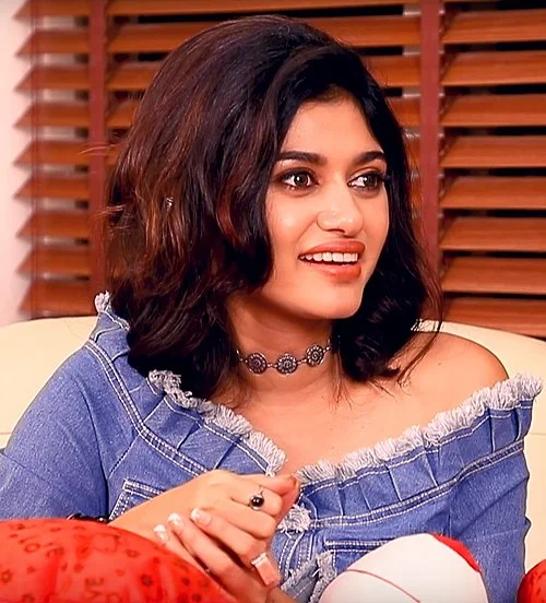 Oviya  (Helen Nelson)